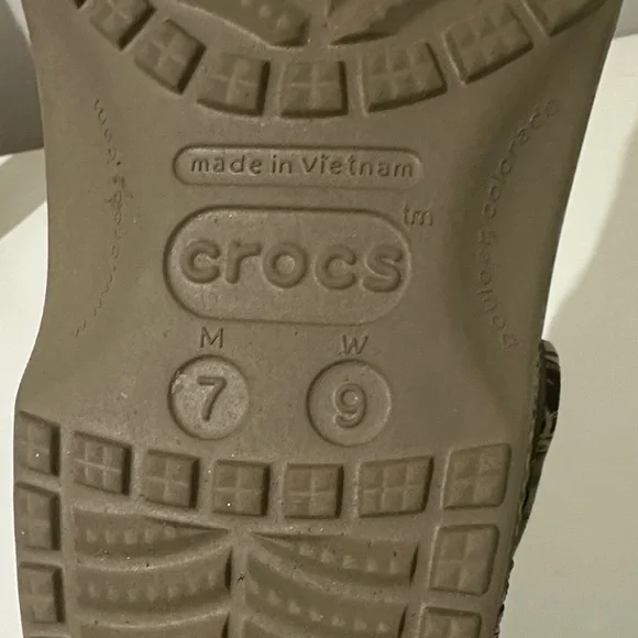 CROCS W9 Camouflage Shoes - Picture 2 of 11
